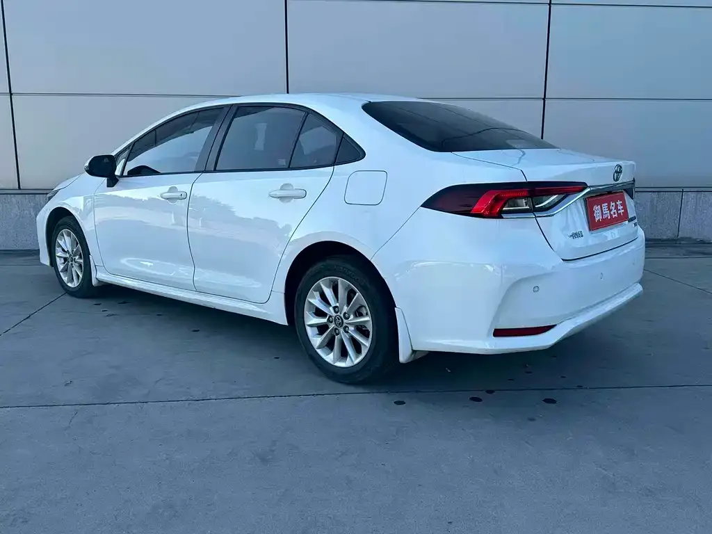 Toyota Corolla — фото 10