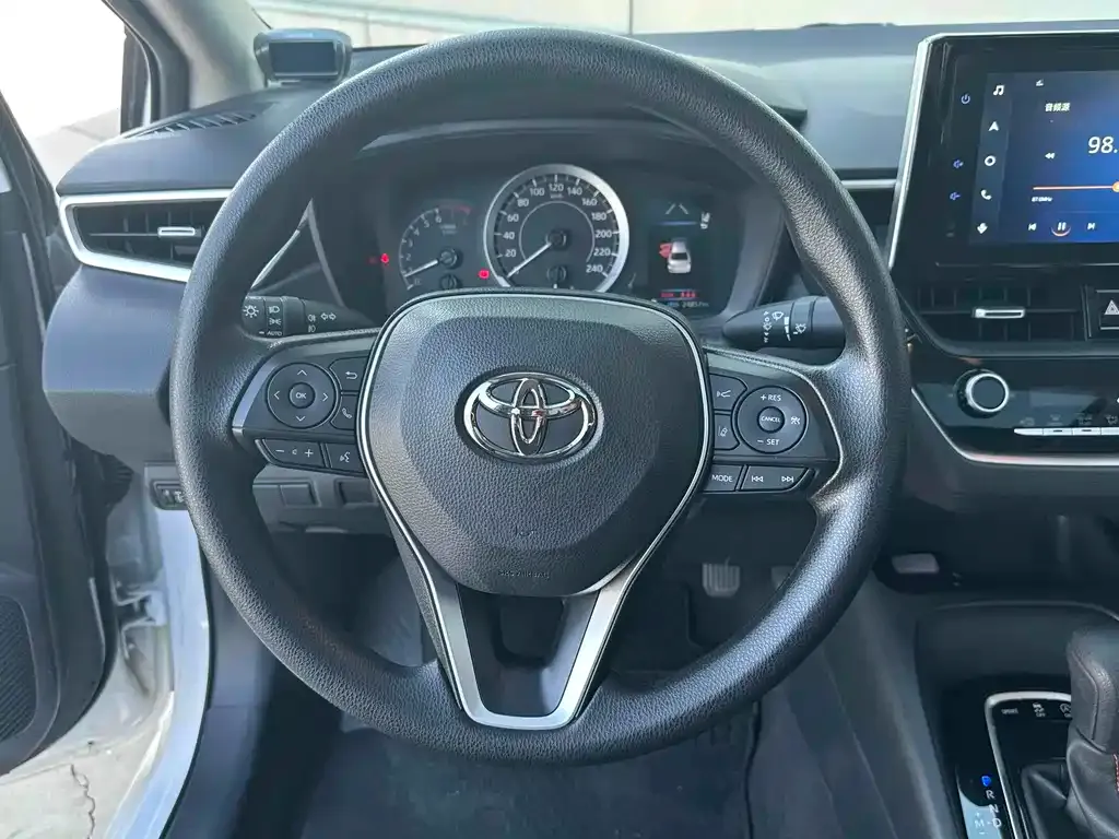 Toyota Corolla — фото 5