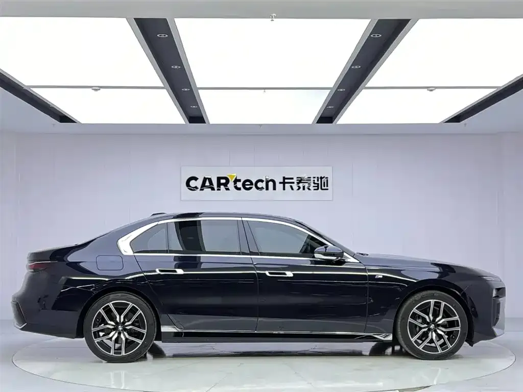 BMW 7 Series — фото 5