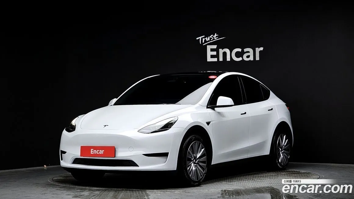 Tesla Model Y — фото 1