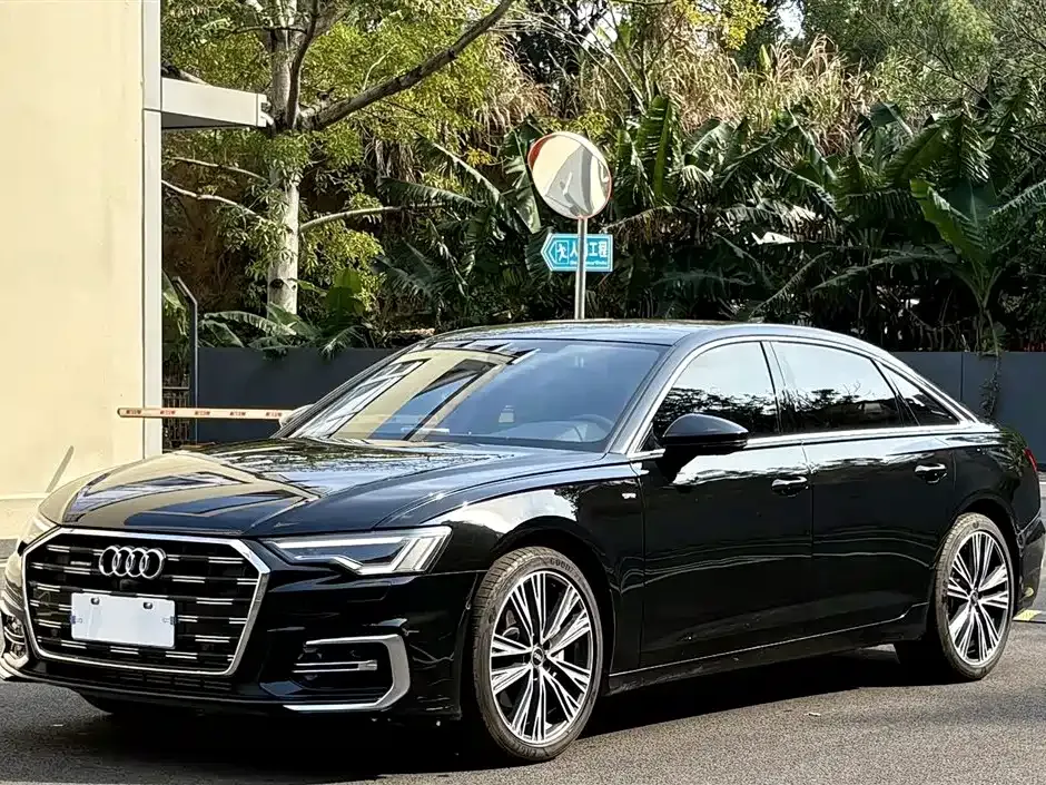 Audi A6L — фото 1