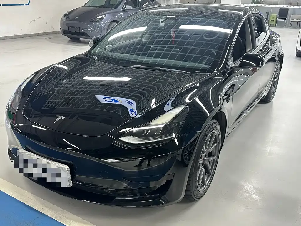 Tesla Model 3 — фото 1