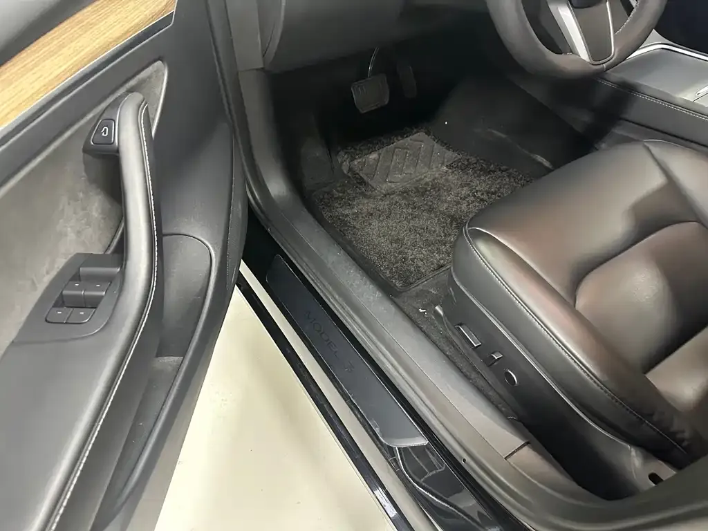 Tesla Model 3 — фото 3