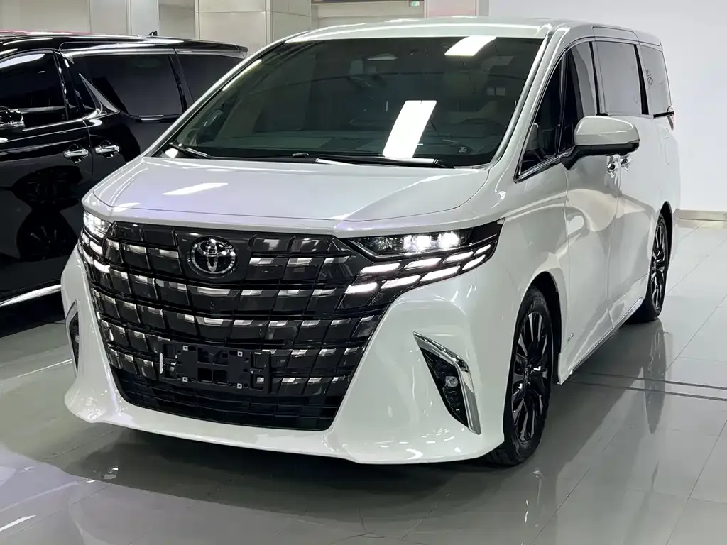 Toyota Alphard — фото 1
