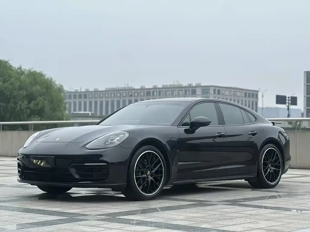 Porsche Panamera — фото 1