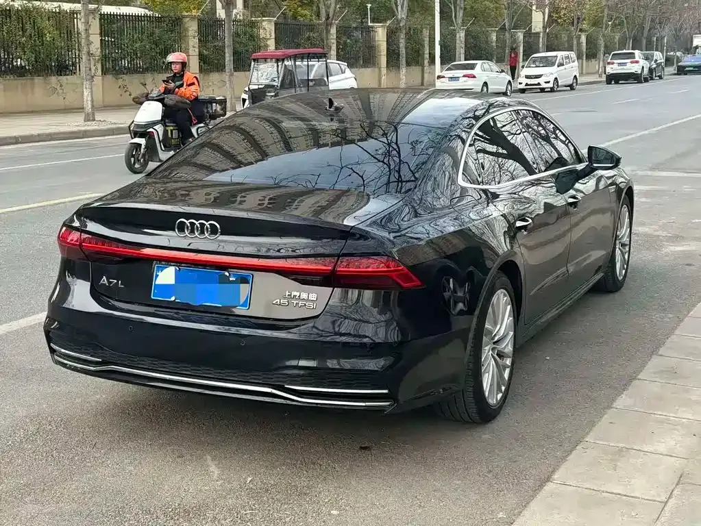 Audi A7L — фото 7