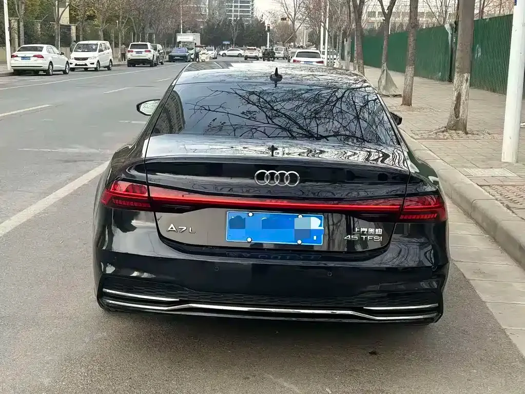 Audi A7L — фото 2