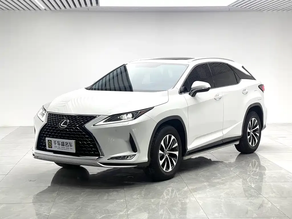 Lexus RX — фото 1