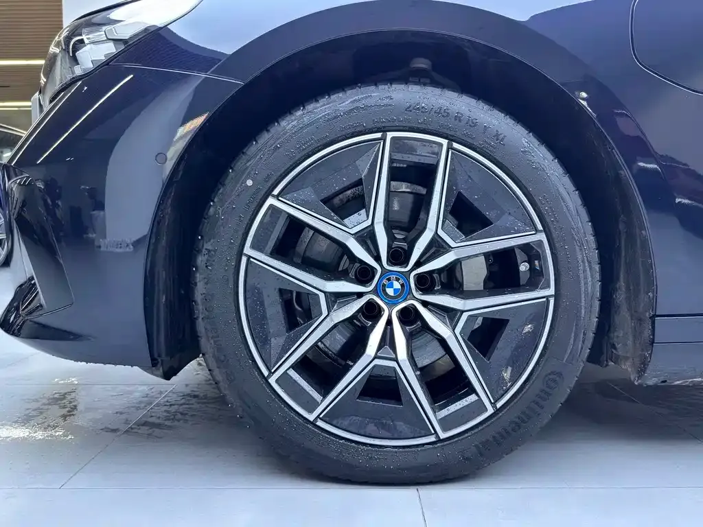 BMW i5 — фото 9