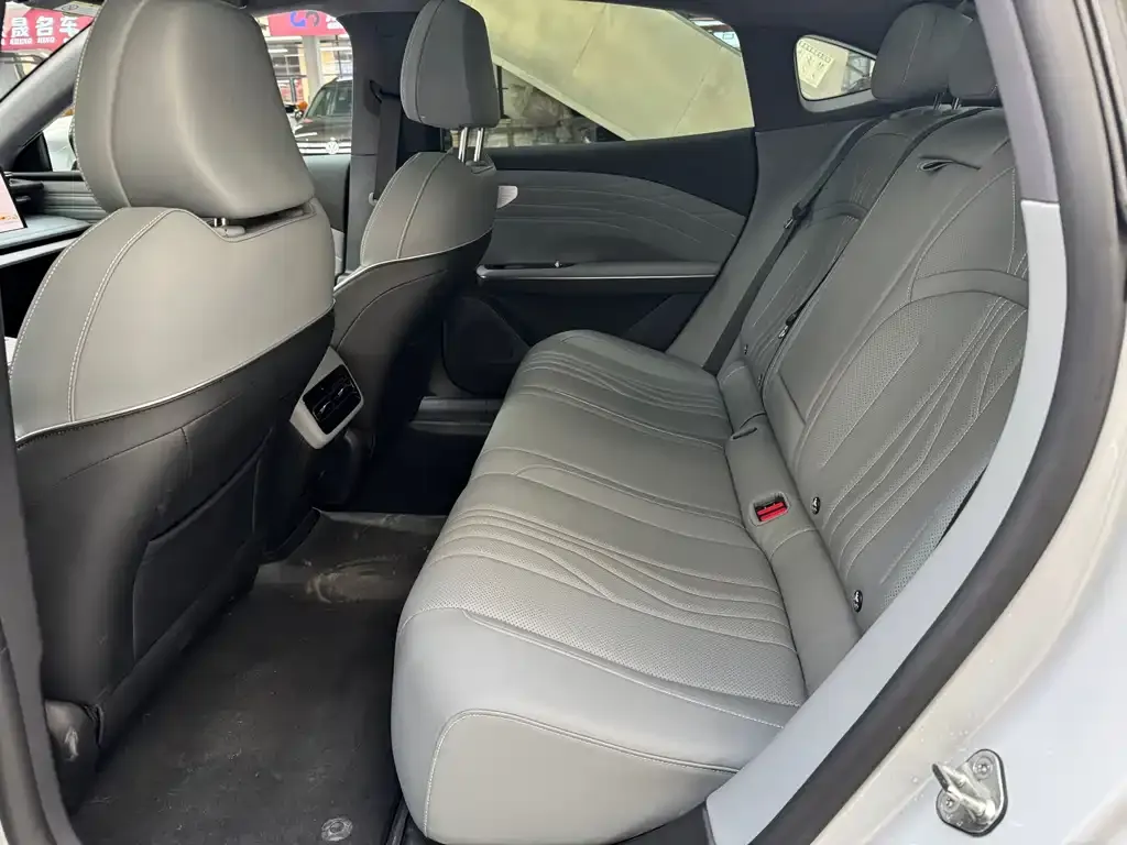 Geely Galaxy E8 — фото 10