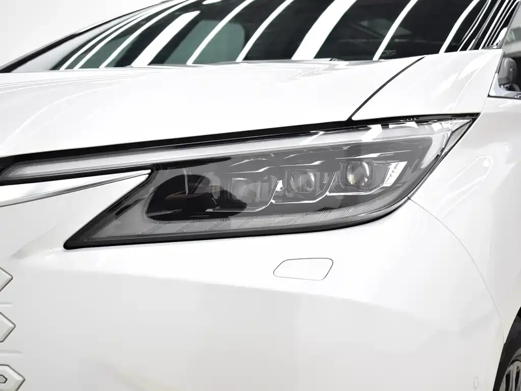 Lexus LM — фото 5
