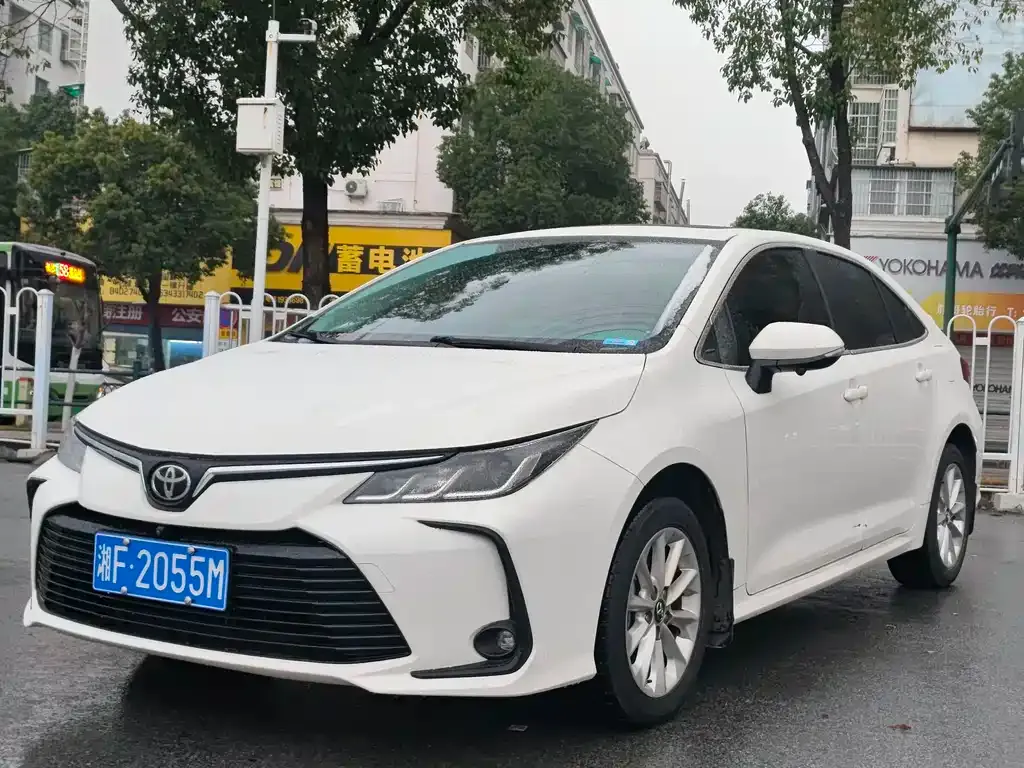 Toyota Corolla — фото 1