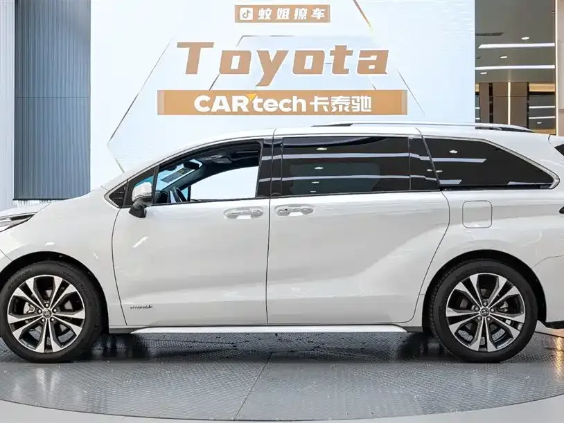 Toyota Granvia — фото 2