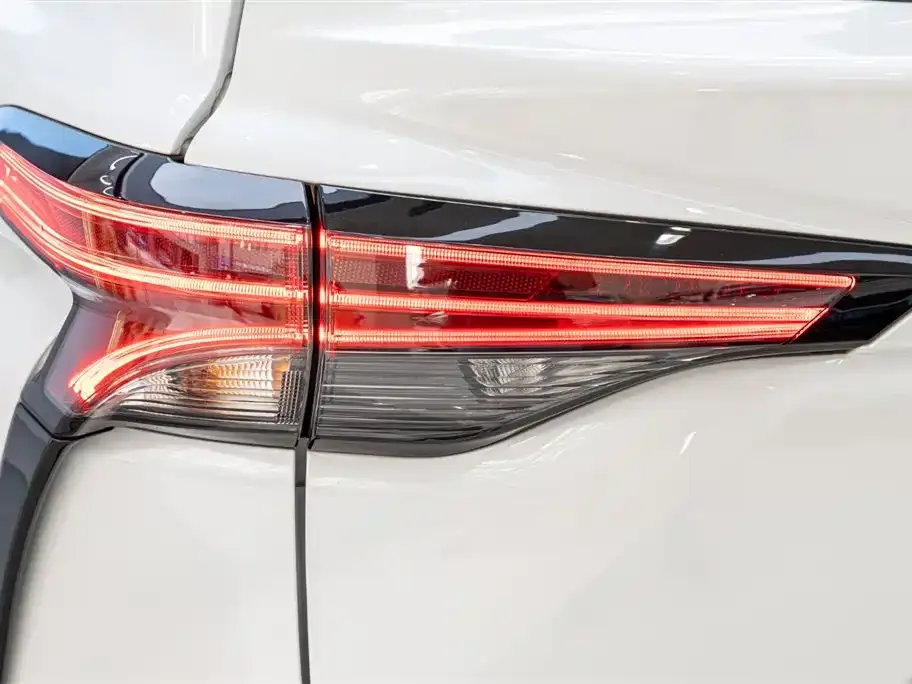 Toyota Granvia — фото 7