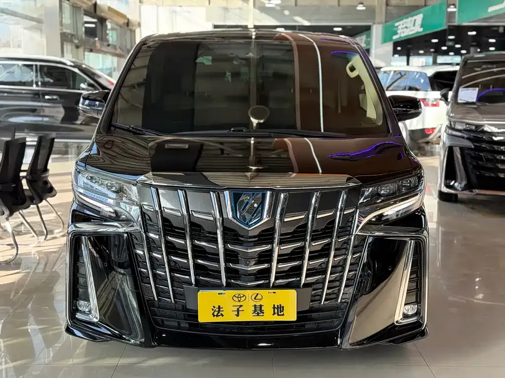 Toyota Alphard — фото 3