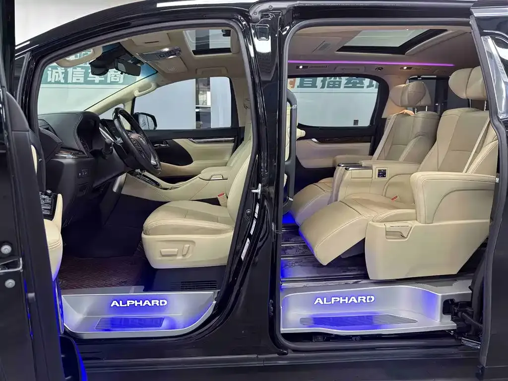 Toyota Alphard — фото 8