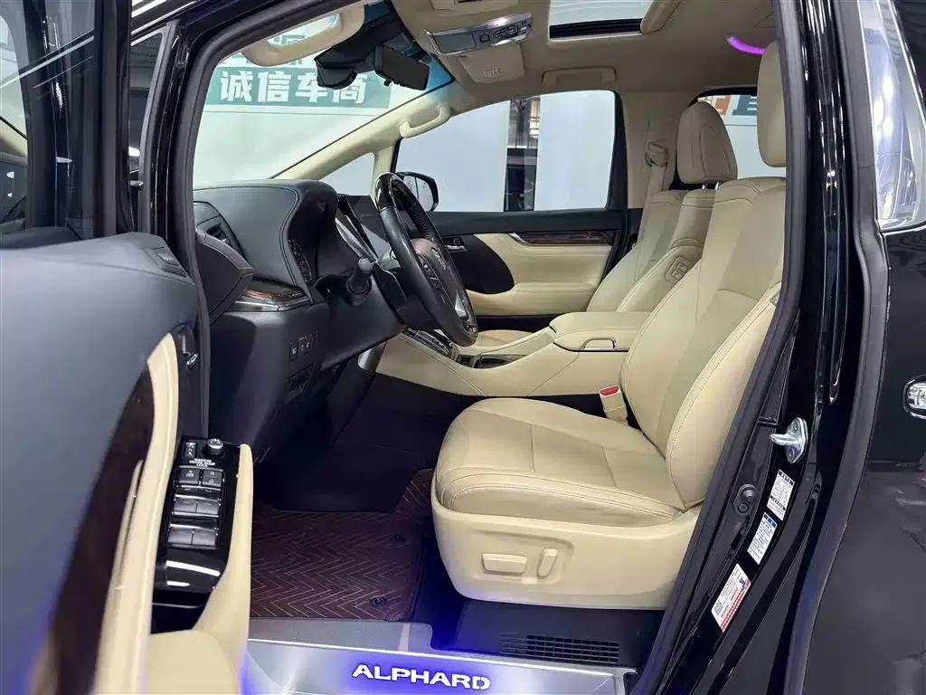 Toyota Alphard — фото 6