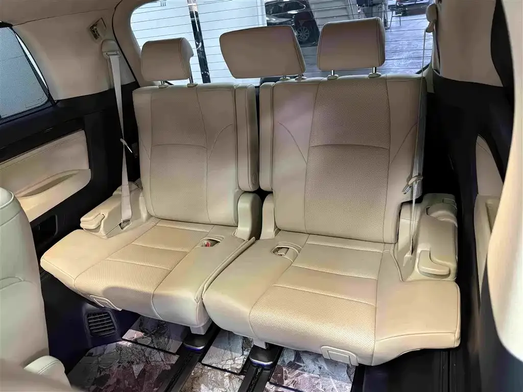 Toyota Alphard — фото 5