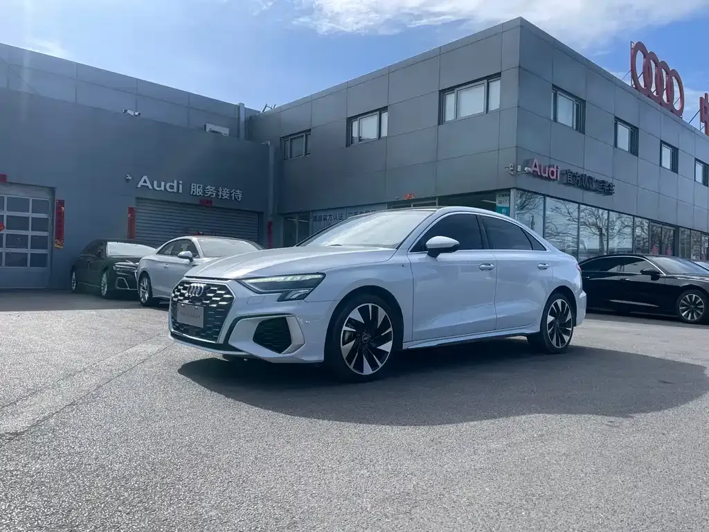 Audi A3 — фото 1