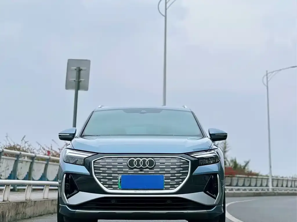 Audi Q4 e-tron — фото 2
