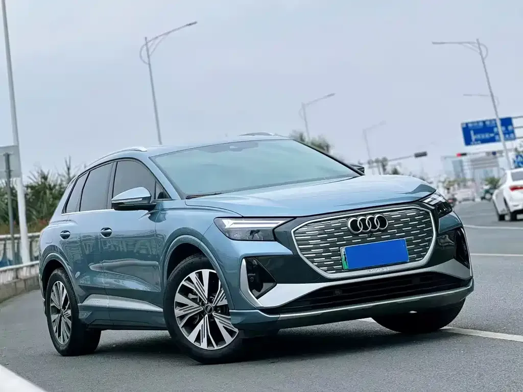 Audi Q4 e-tron — фото 6
