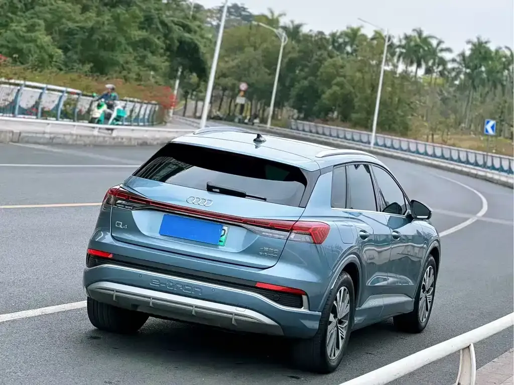 Audi Q4 e-tron — фото 10