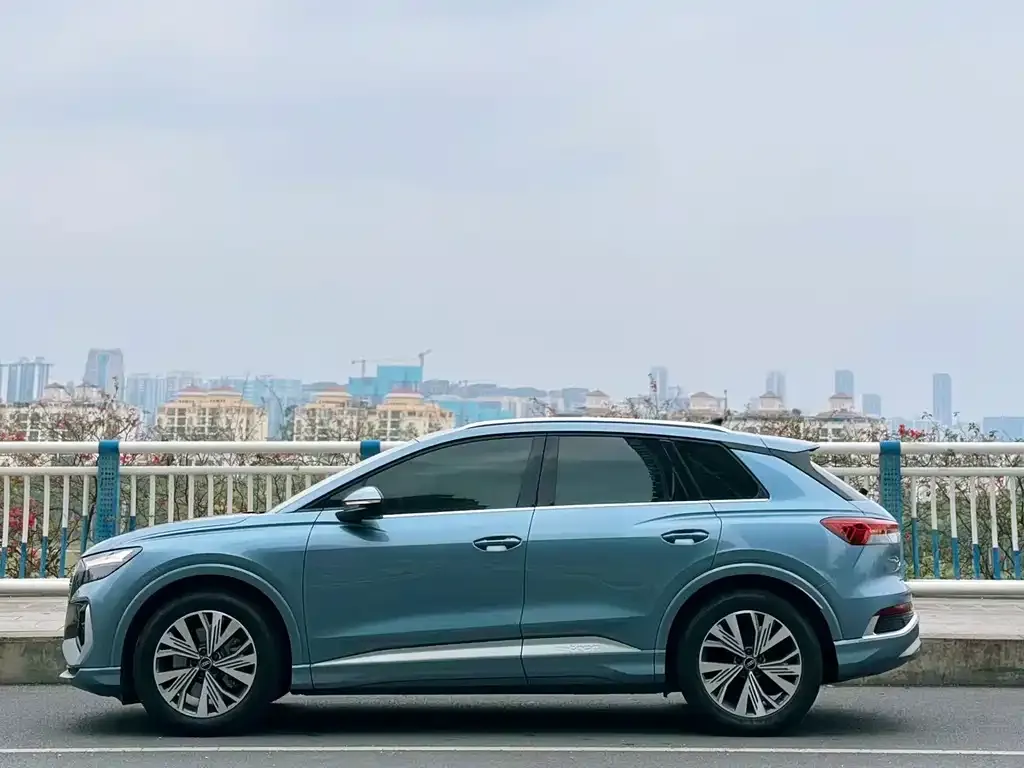 Audi Q4 e-tron — фото 4