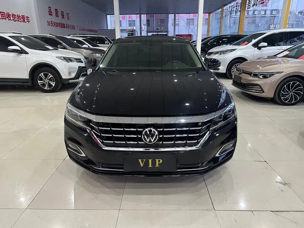 Volkswagen Passat — фото 1