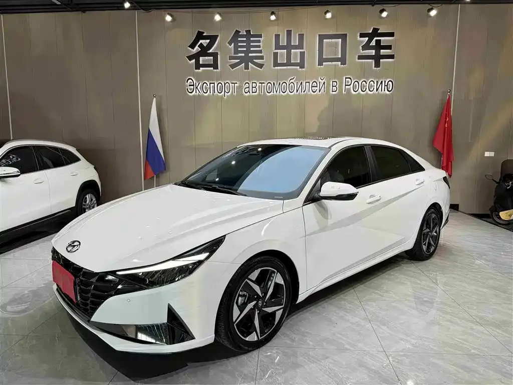 Hyundai Elantra — фото 1