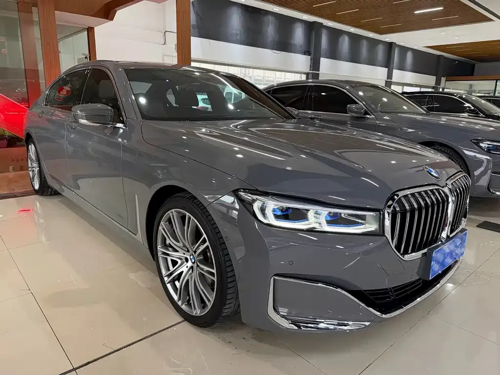 BMW 7 Series — фото 1