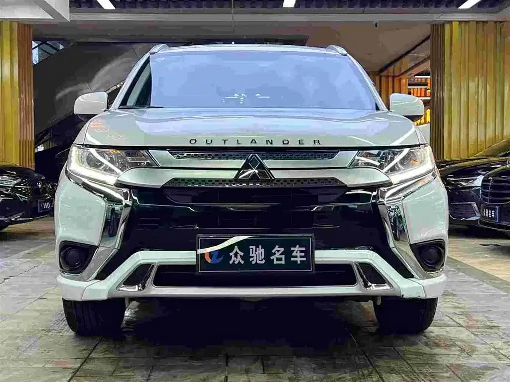 Mitsubishi Outlander — фото 8
