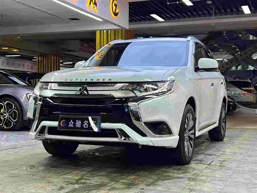 Mitsubishi Outlander — фото 4