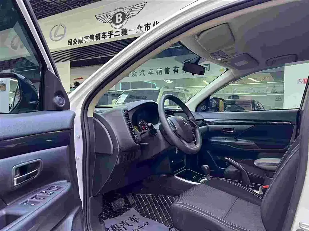 Mitsubishi Outlander — фото 5