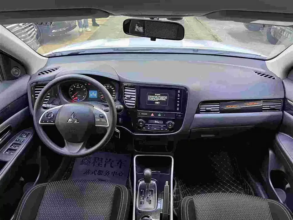 Mitsubishi Outlander — фото 6