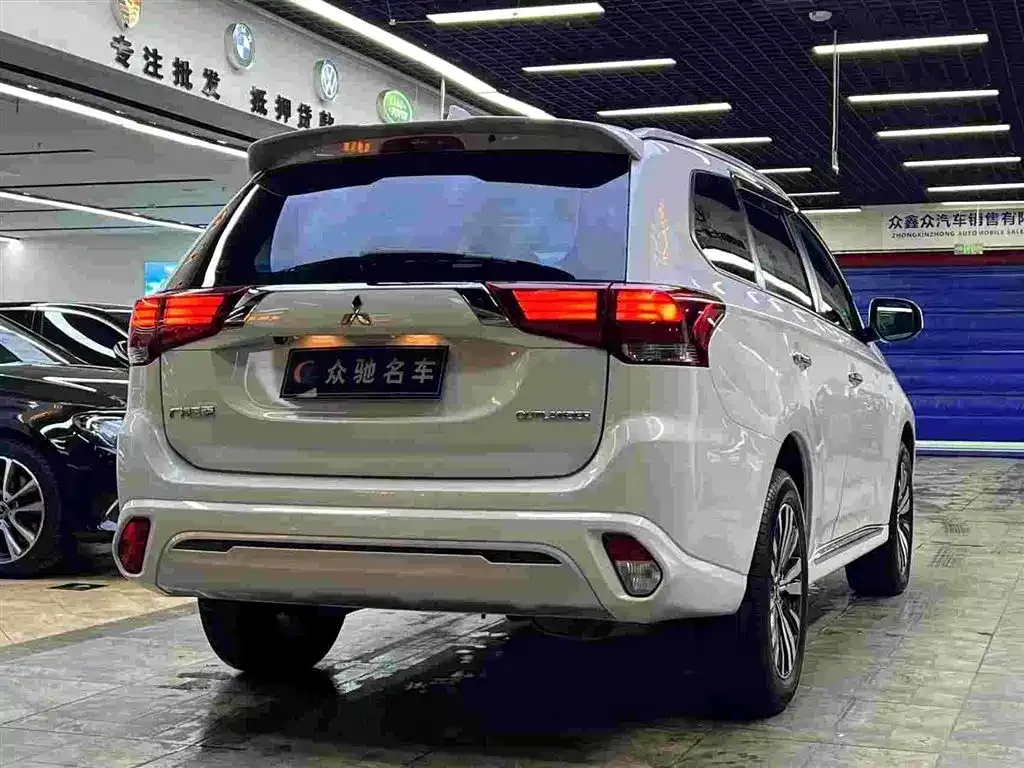 Mitsubishi Outlander — фото 7