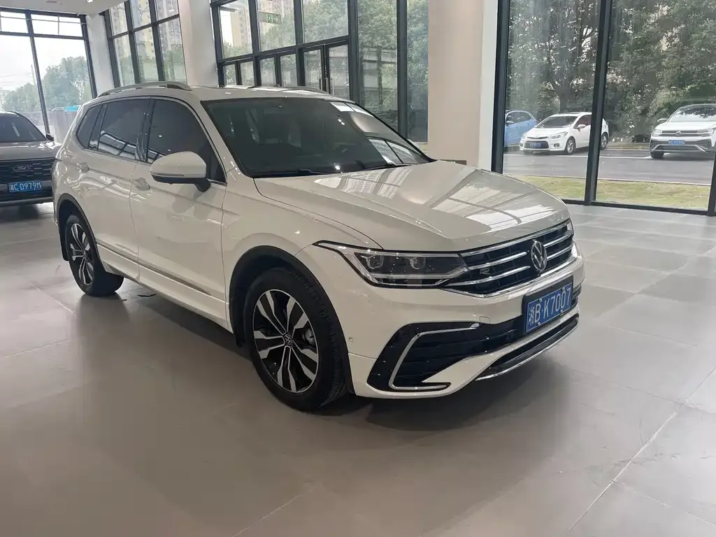 Volkswagen Tiguan L — фото 7