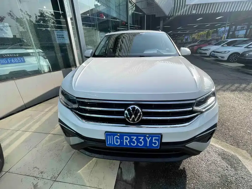 Volkswagen Tiguan L — фото 10