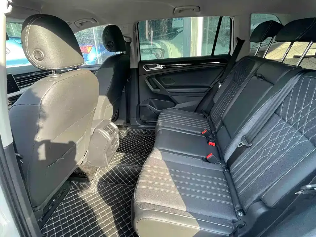 Volkswagen Tiguan L — фото 9