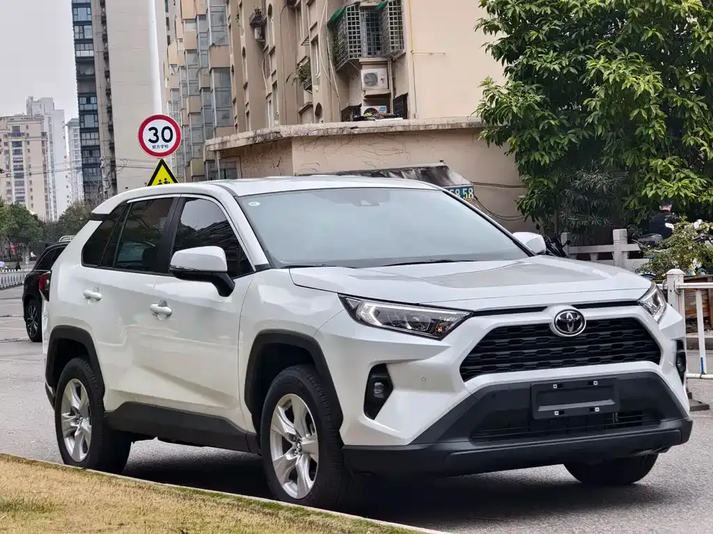 Toyota RAV4 — фото 4