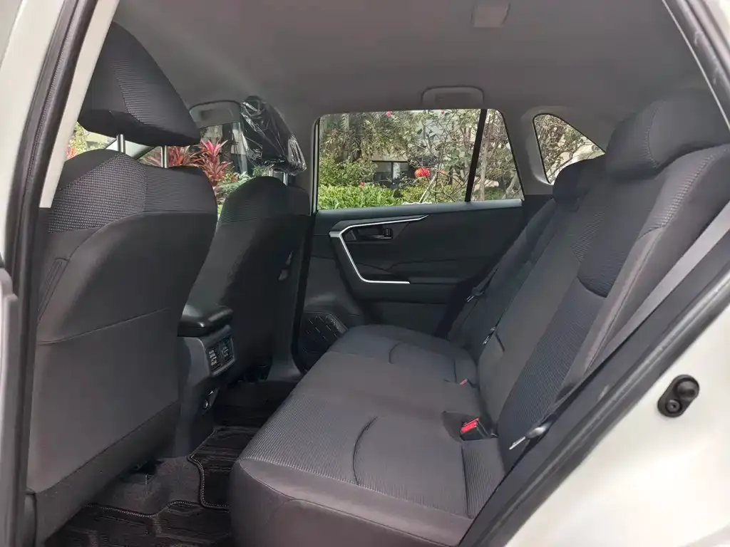 Toyota RAV4 — фото 3