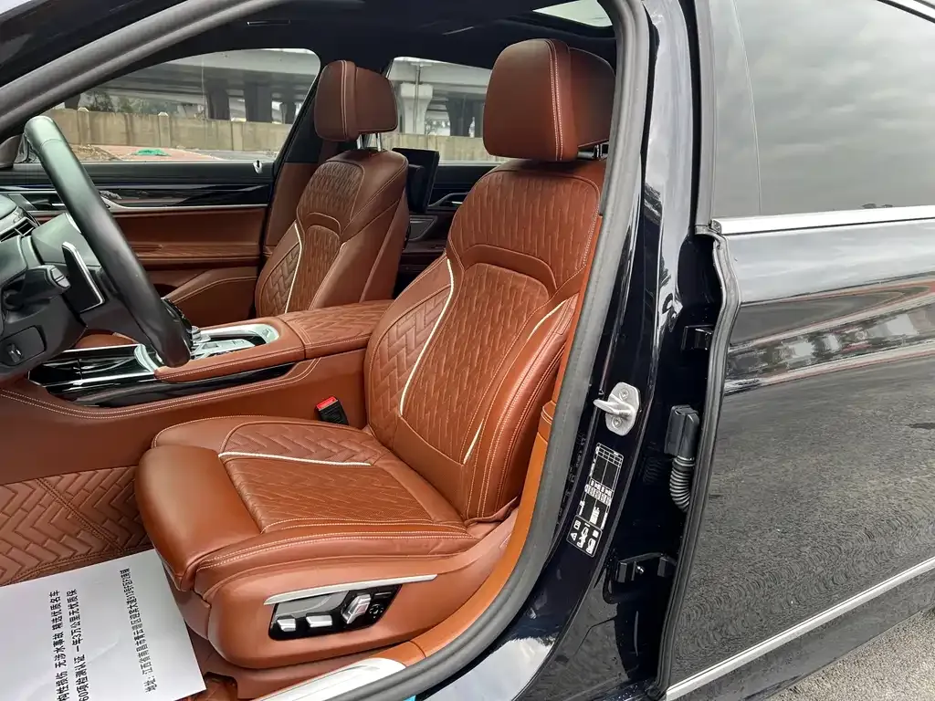 BMW 7 Series — фото 10