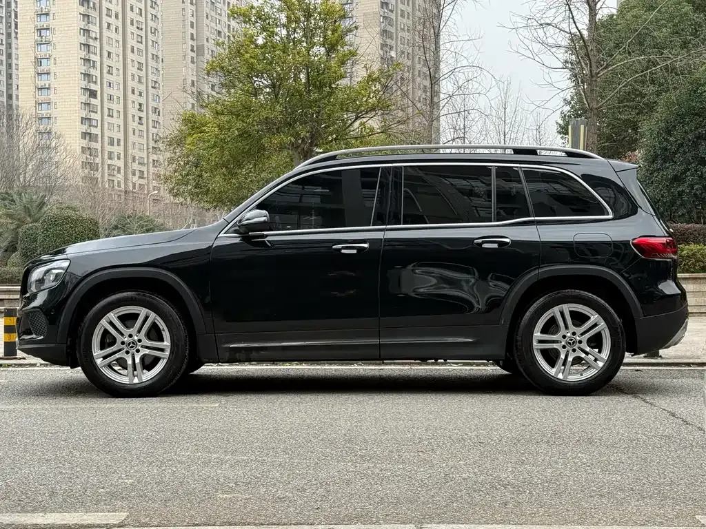 Mercedes-Benz GLB — фото 10