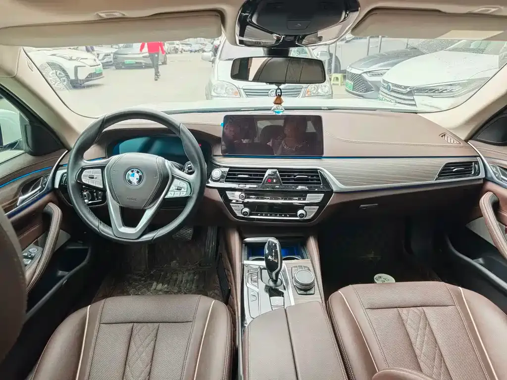 BMW 5 Series New Energy — фото 5