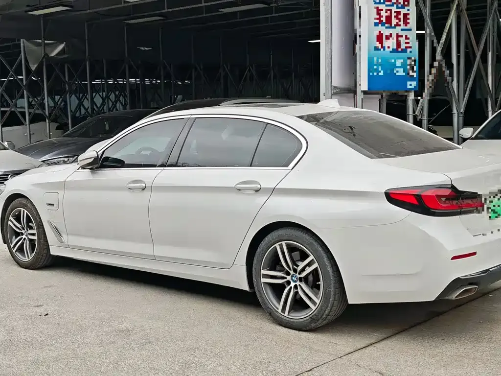BMW 5 Series New Energy — фото 6