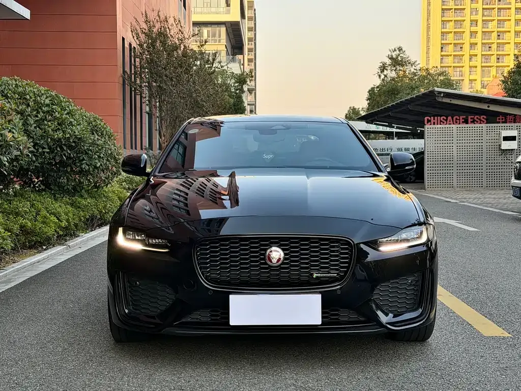 Jaguar XEL — фото 10