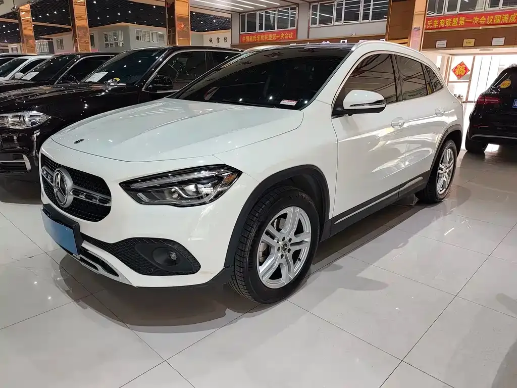 Mercedes-Benz GLA — фото 1