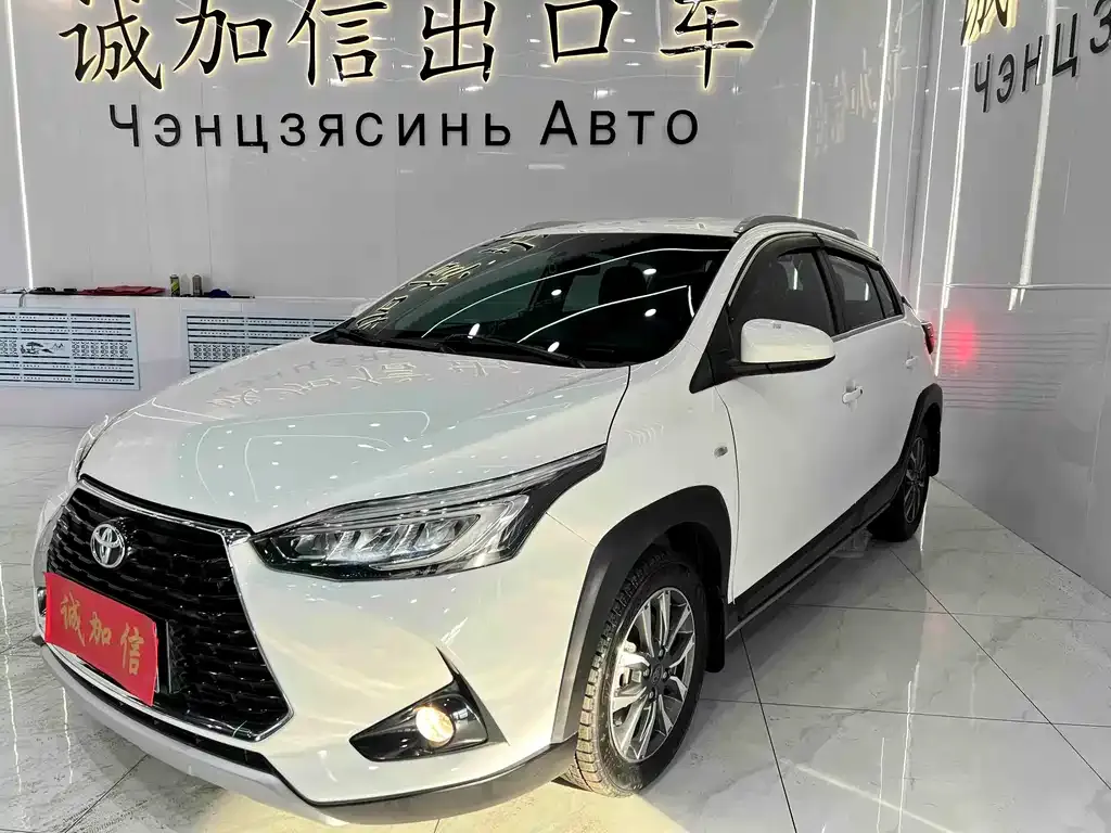 Toyota Yaris L — фото 1