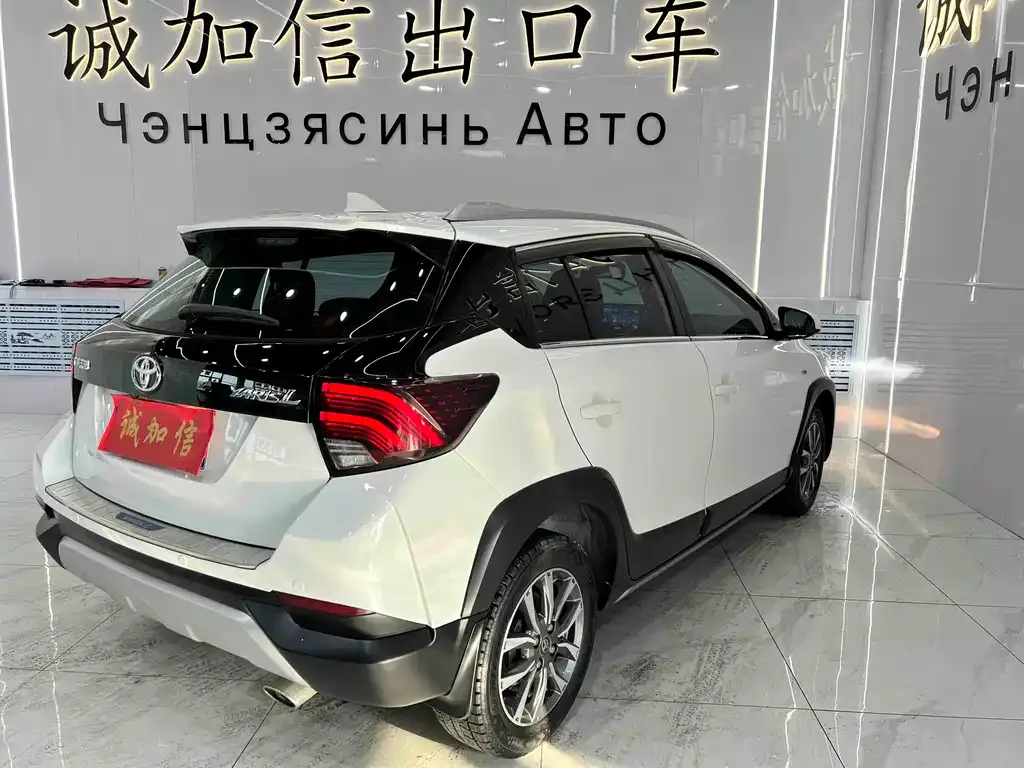 Toyota Yaris L — фото 3