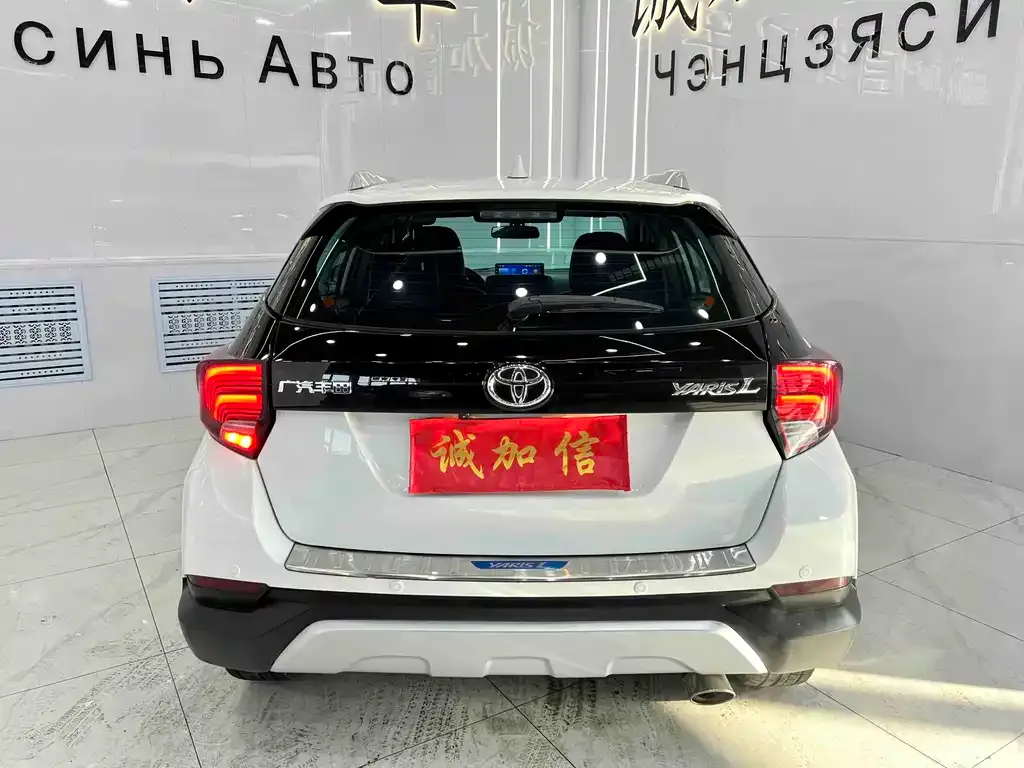 Toyota Yaris L — фото 9