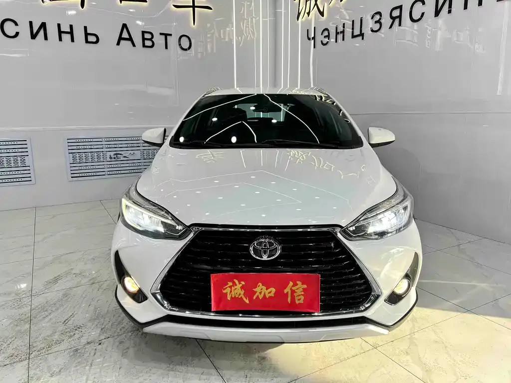 Toyota Yaris L — фото 5